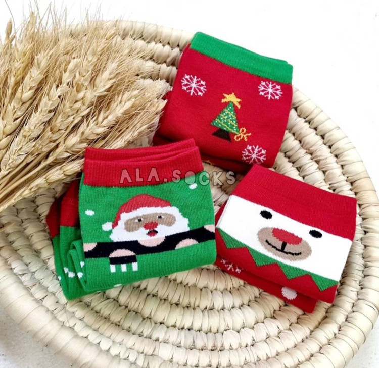 جوراب نیم ساق اسپرت طرح کریسمس