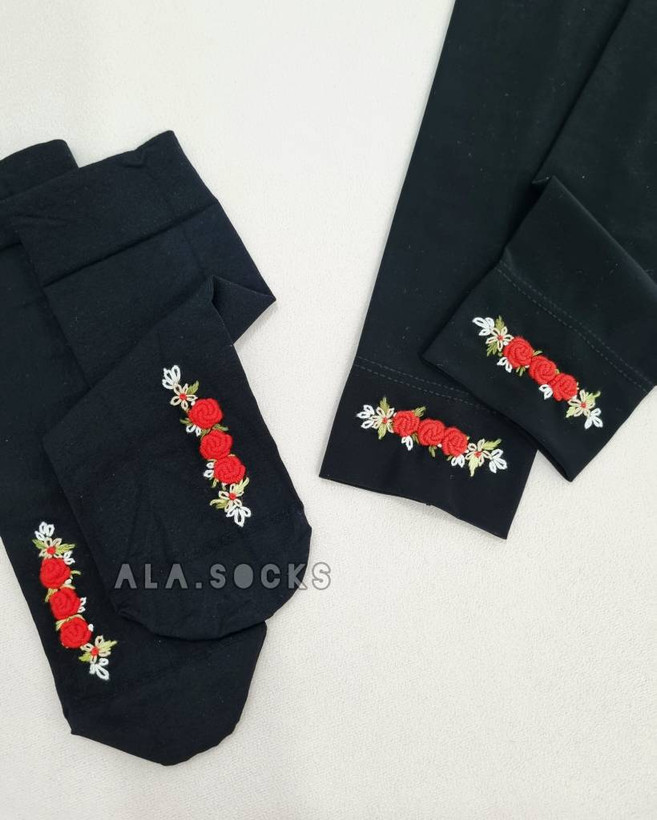 جوراب گلدوزی شده
