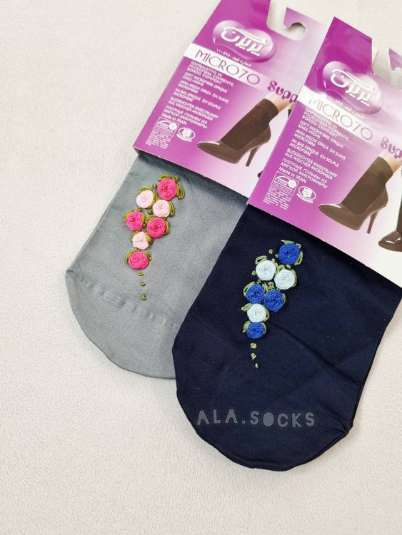 جوراب گلدوزی شده