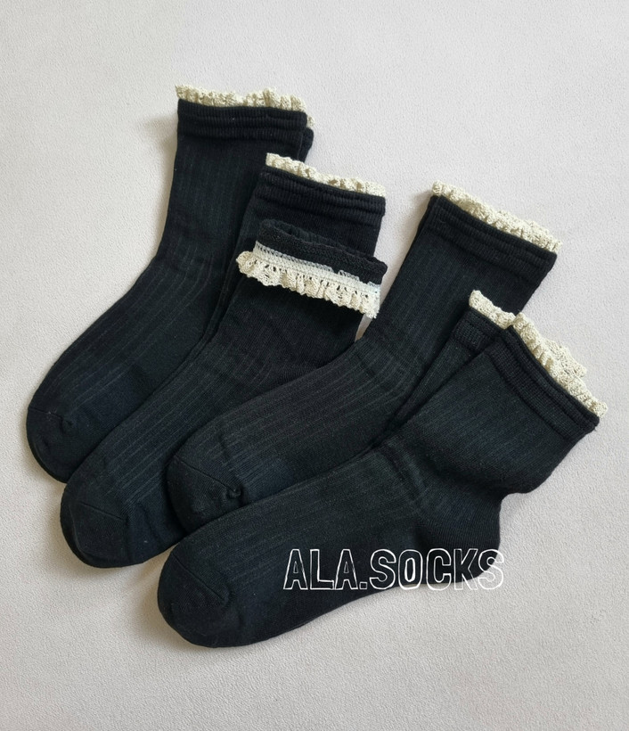 جوراب نیم ساق زنانه لب گیپوری مشکی - نمای جلو Lace Ankle Socks